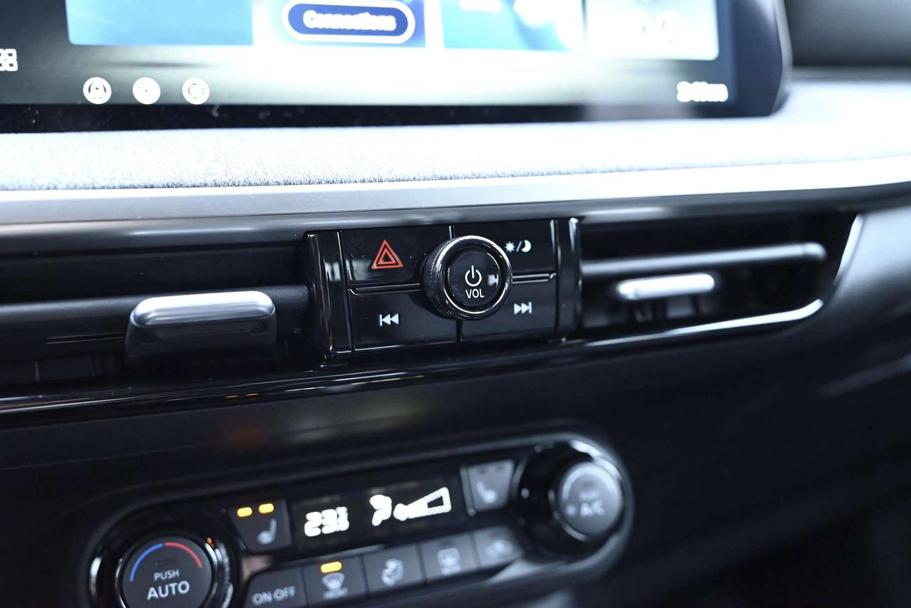 2025 Nissan Kicks SV AWD Photo