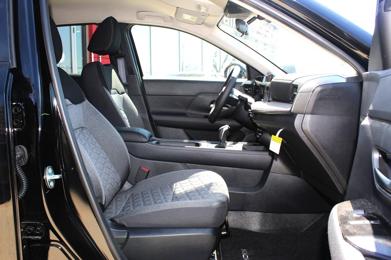 2025 Nissan Kicks SV AWD Photo