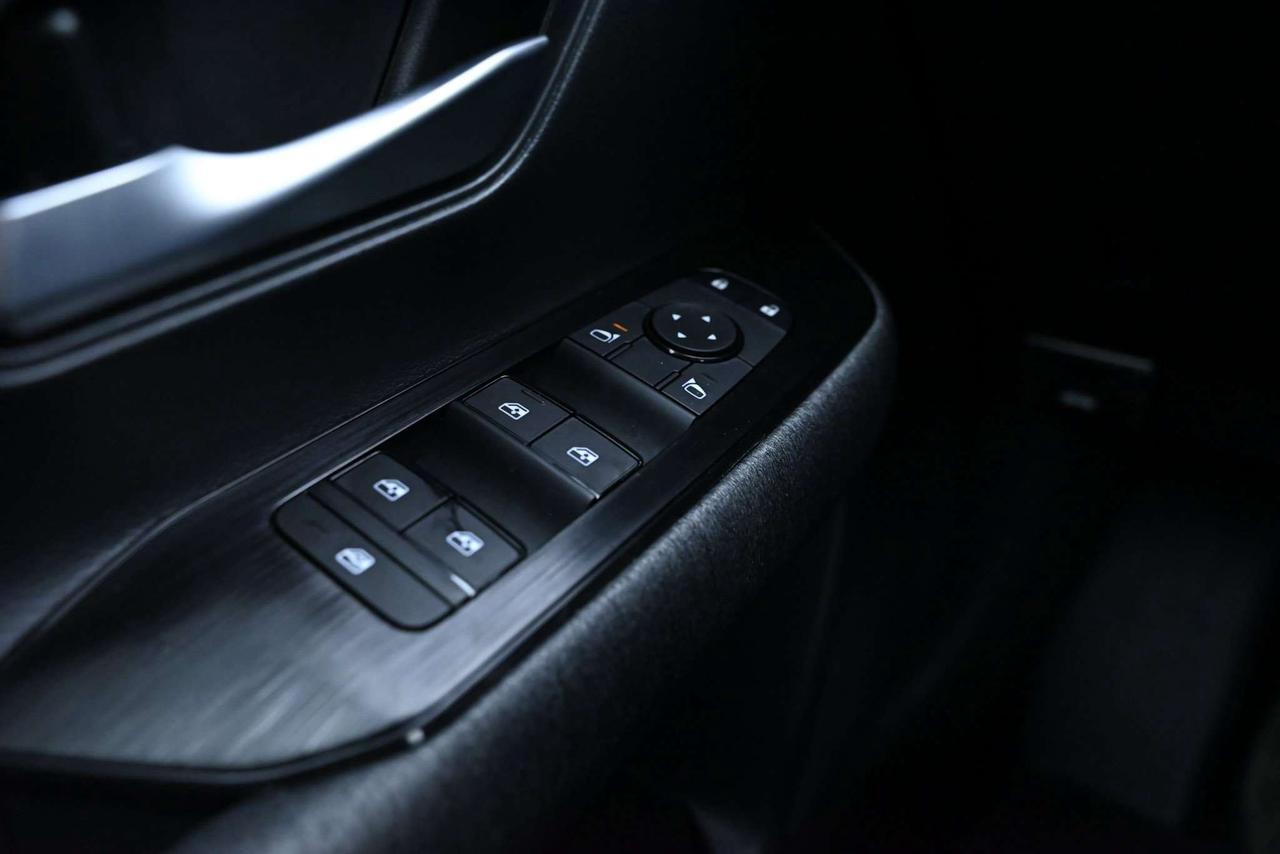 2025 Nissan Kicks SV AWD Photo