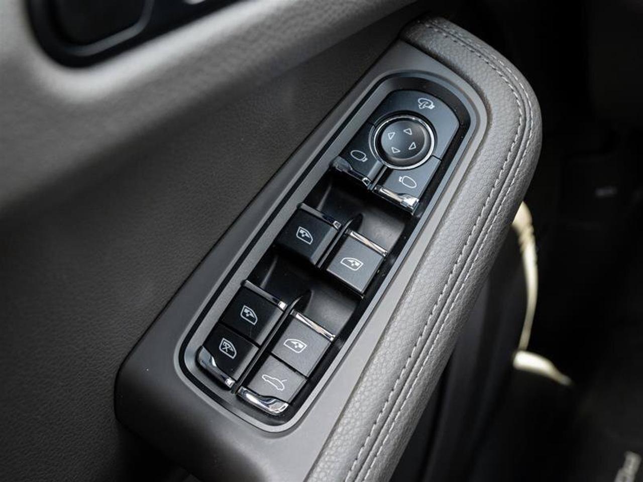 2025 Porsche Macan AWD Premium Pkg Plus Sport Chrono Pkg 20 Macan S W Photo