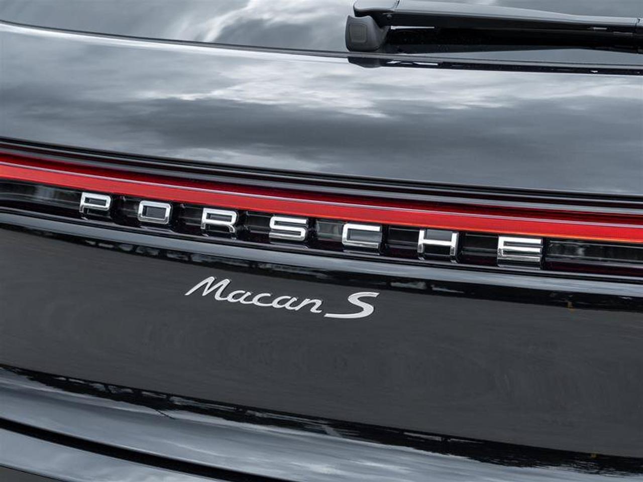 2026 Porsche Macan S AWD Premium Pkg Plus 21 RS Spyder Design Wheels Photo