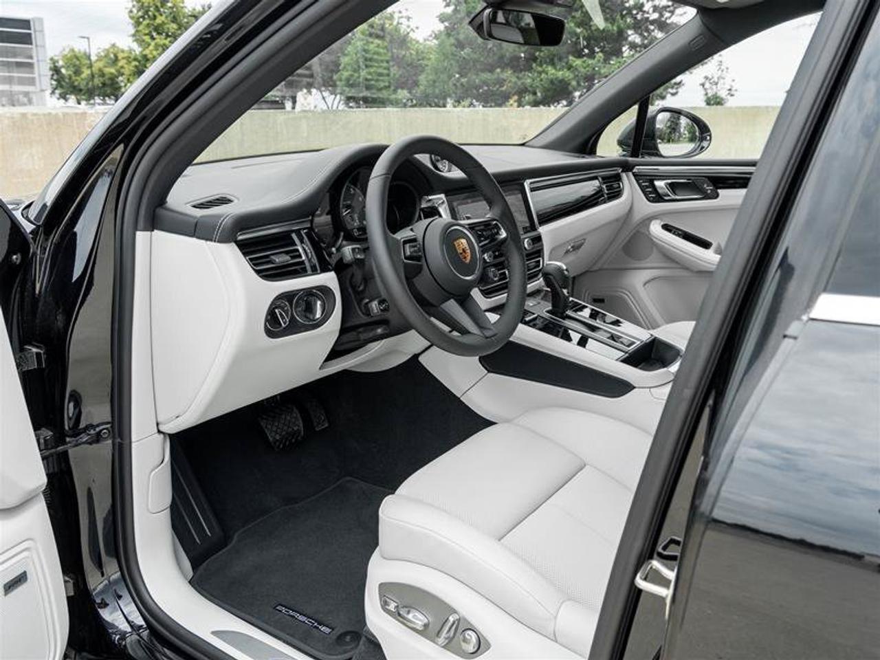 2026 Porsche Macan S AWD Premium Pkg Plus 21 RS Spyder Design Wheels Photo