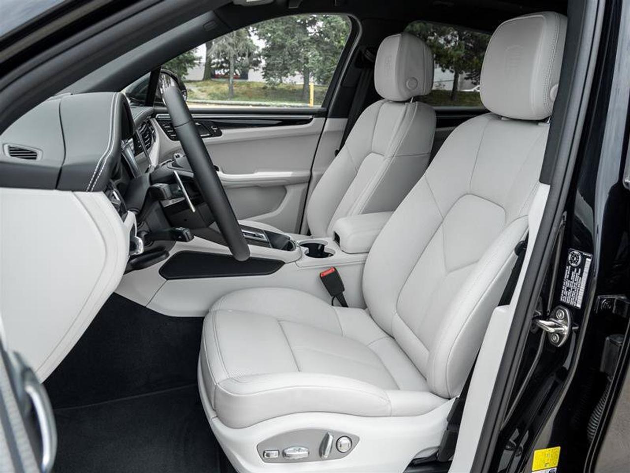 2026 Porsche Macan S AWD Premium Pkg Plus 21 RS Spyder Design Wheels Photo