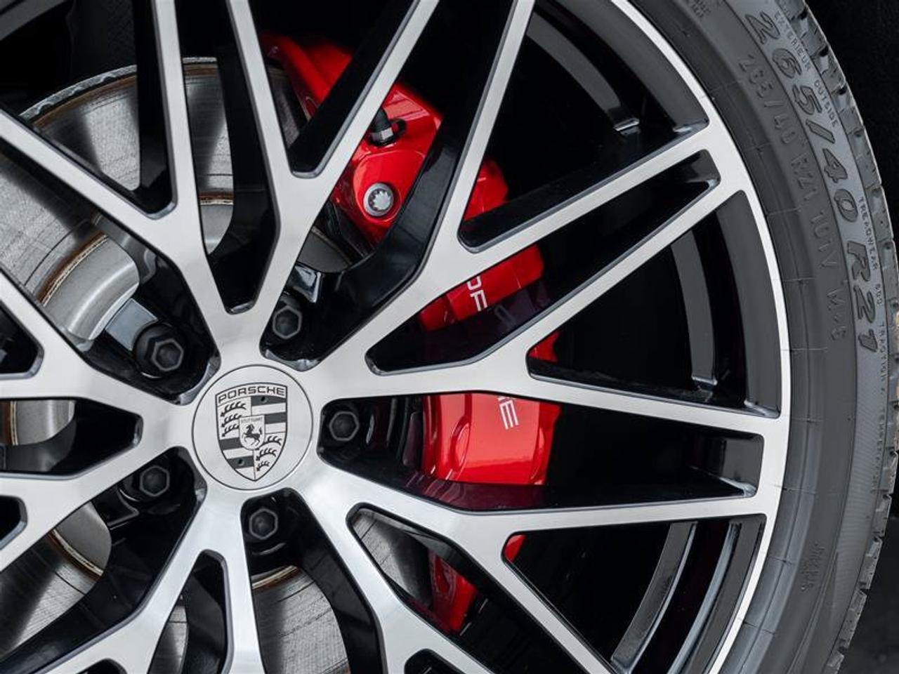 2026 Porsche Macan S AWD Premium Pkg Plus 21 RS Spyder Design Wheels Photo