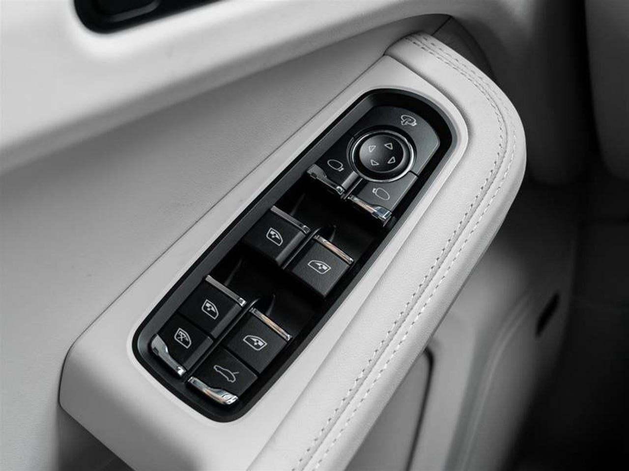 2026 Porsche Macan S AWD Premium Pkg Plus 21 RS Spyder Design Wheels Photo
