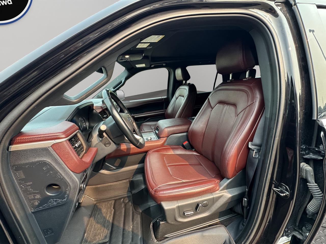 2023 Ford Expedition Limited Max | Panoramic Sunroof | Intelligent Adaptive Cruise Control with lane centering | Photo