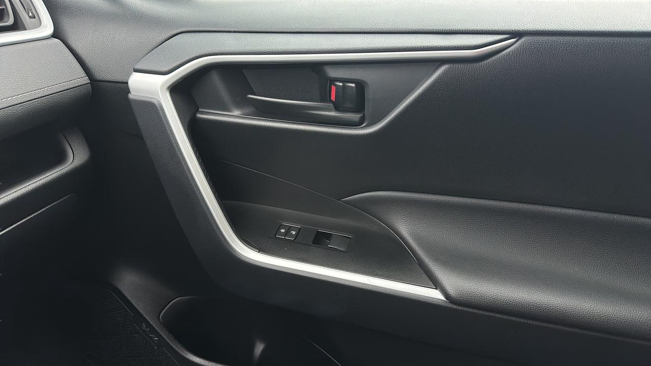 2025 Toyota RAV4 LE AWD Photo
