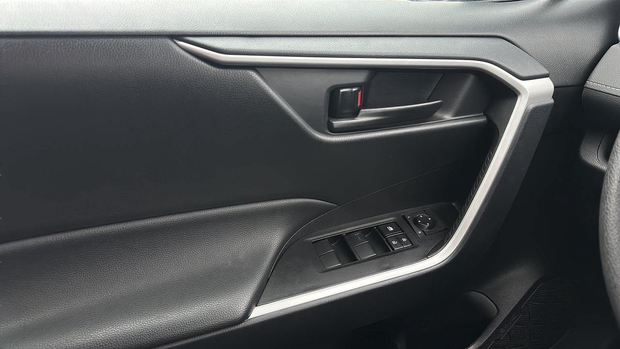 2025 Toyota RAV4 LE AWD Photo