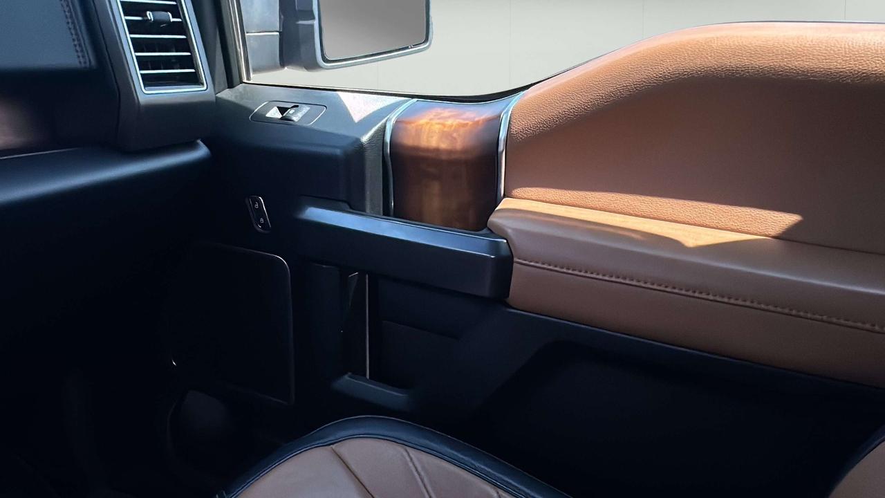 2017 Ford F-150 Limited  Photo
