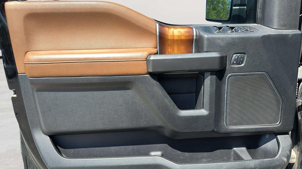 2017 Ford F-150 Limited  Photo