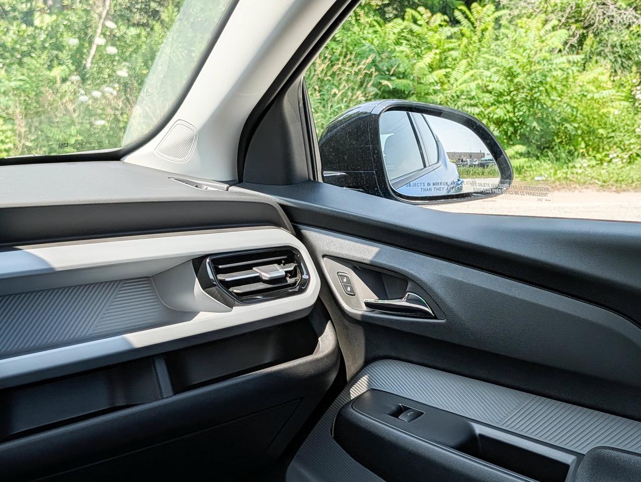 2027 Chevrolet Bolt LT Photo