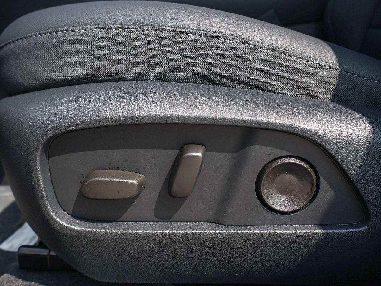 2027 Chevrolet Equinox AWD LT Photo