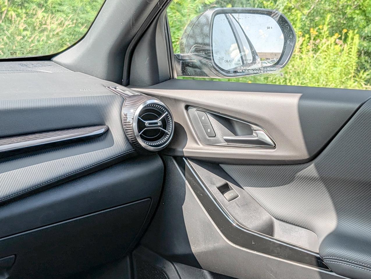 2027 Chevrolet Equinox AWD LT Photo