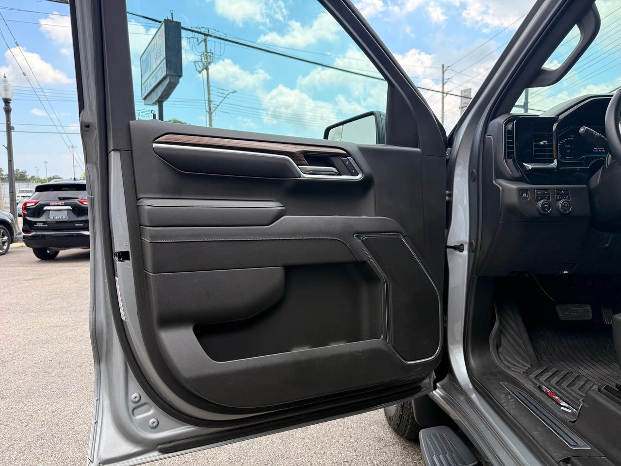 2024 Chevrolet Silverado 1500 RST Photo