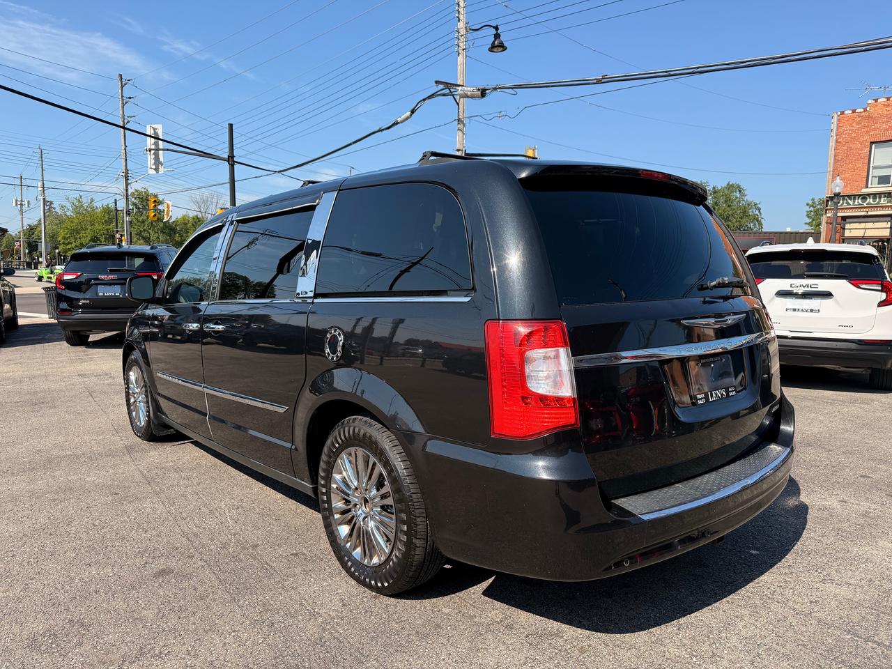 2011 Chrysler Town & Country Limited Photo