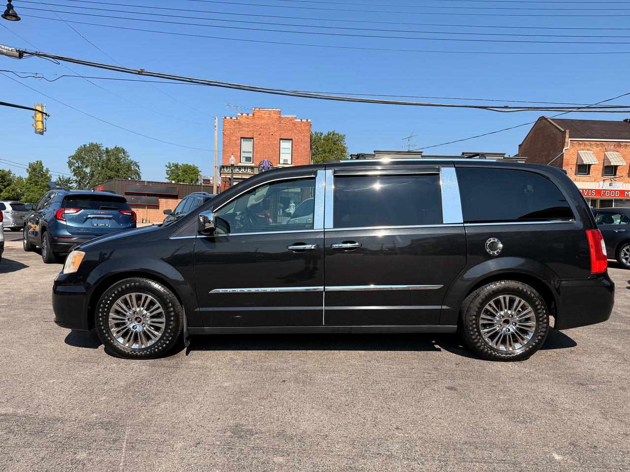 2011 Chrysler Town & Country Limited Photo
