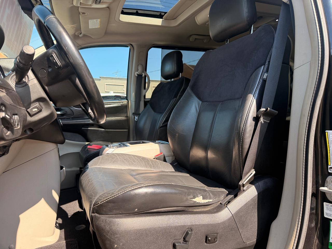 2011 Chrysler Town & Country Limited Photo