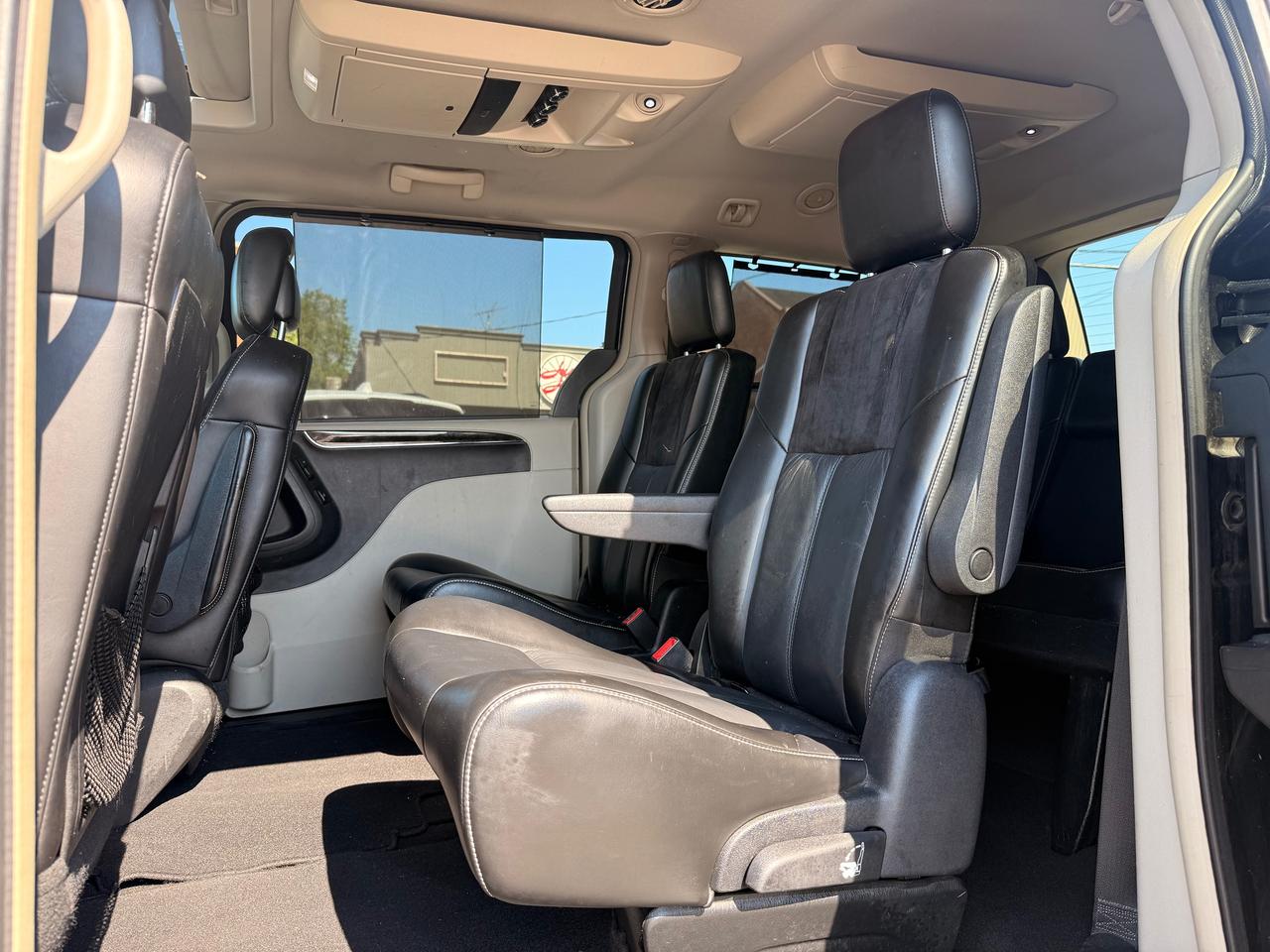 2011 Chrysler Town & Country Limited Photo