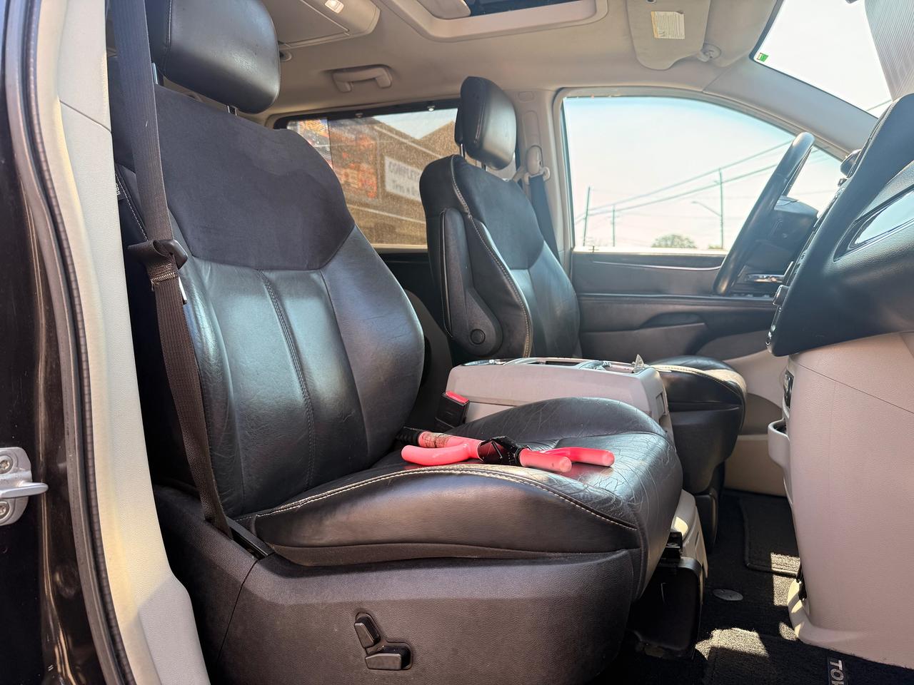 2011 Chrysler Town & Country Limited Photo