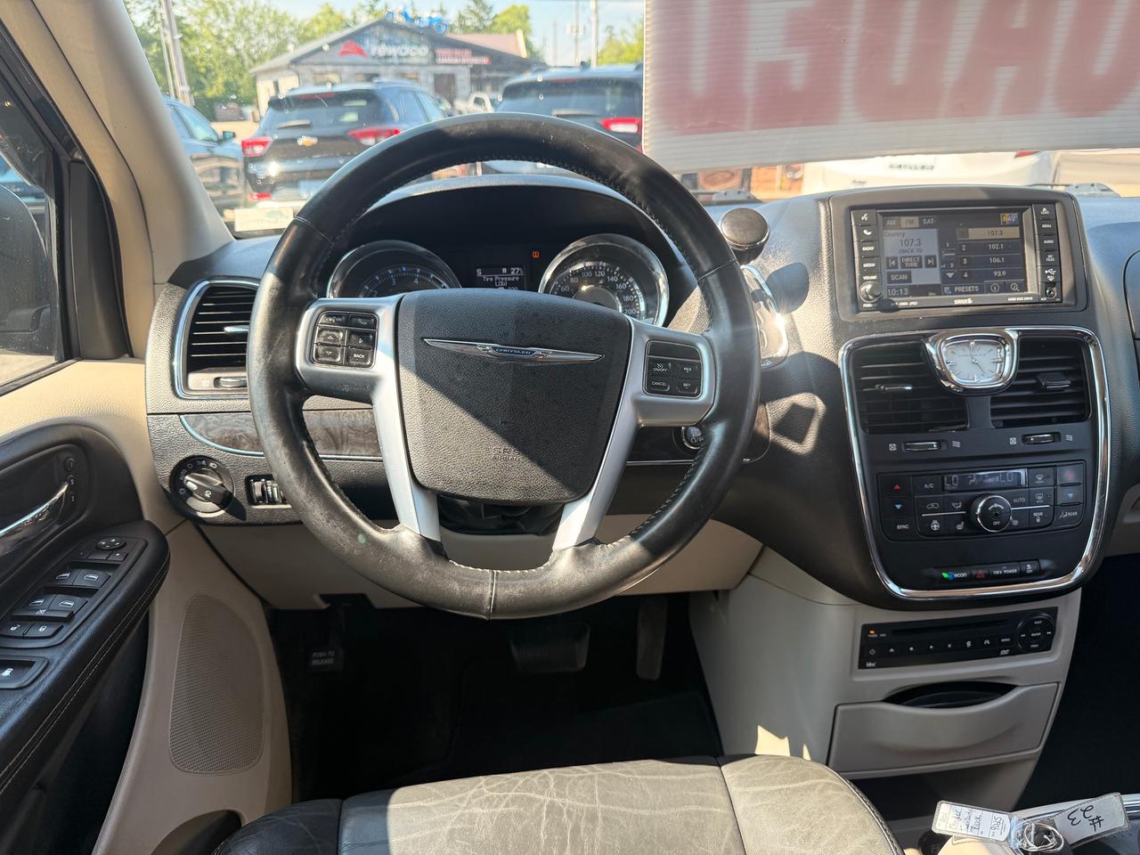 2011 Chrysler Town & Country Limited Photo