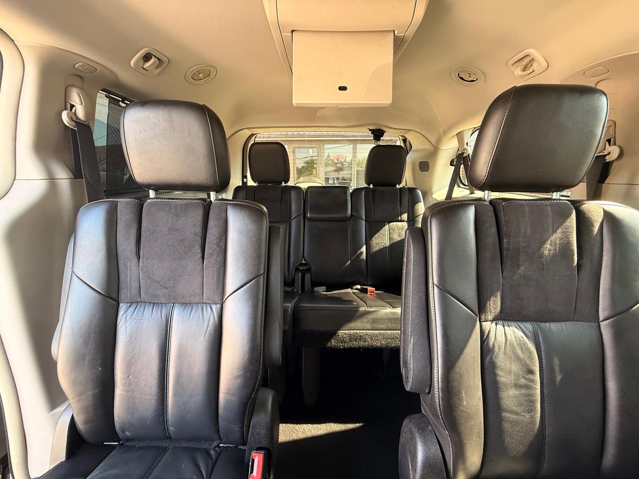 2011 Chrysler Town & Country Limited Photo