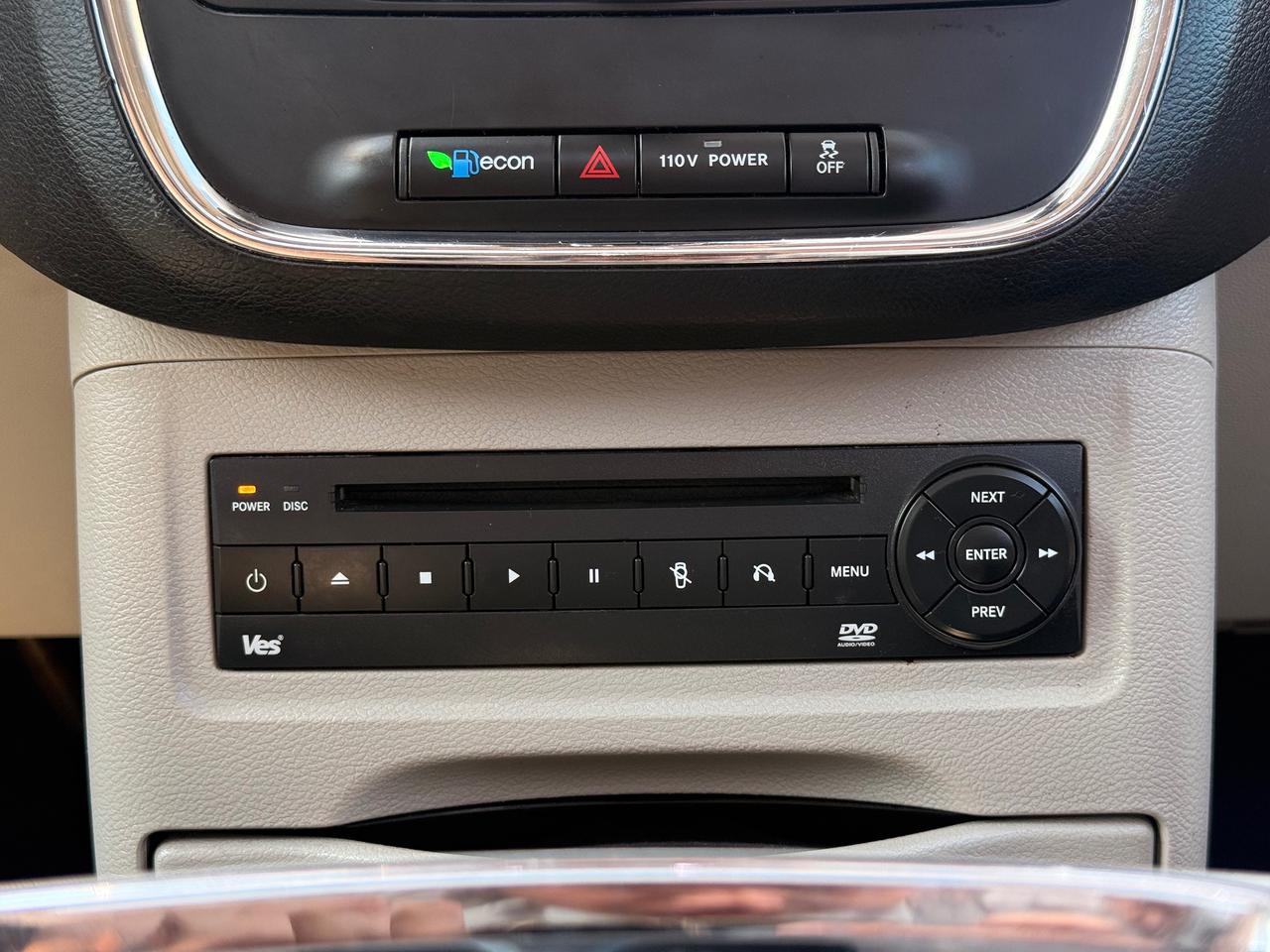 2011 Chrysler Town & Country Limited Photo