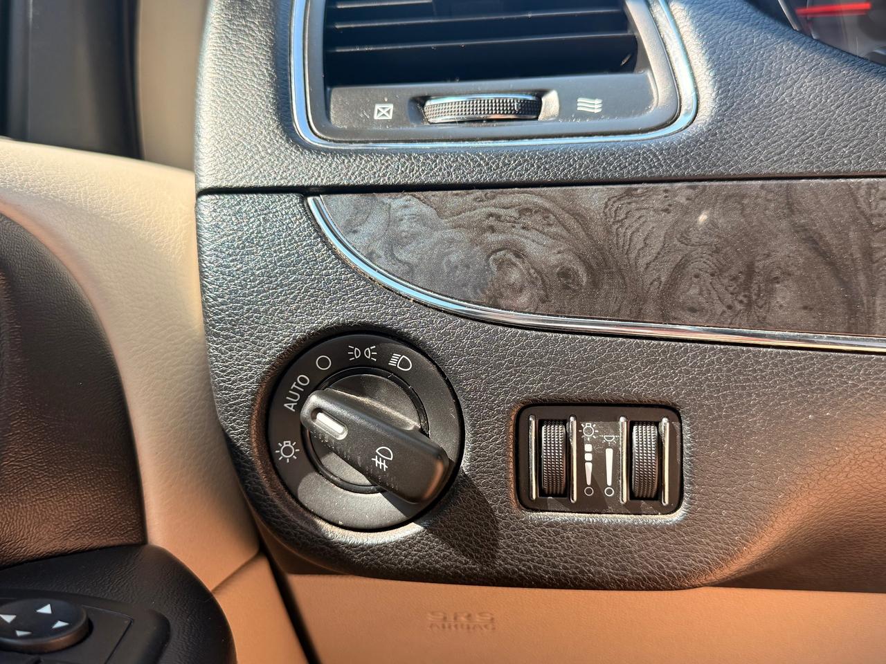 2011 Chrysler Town & Country Limited Photo