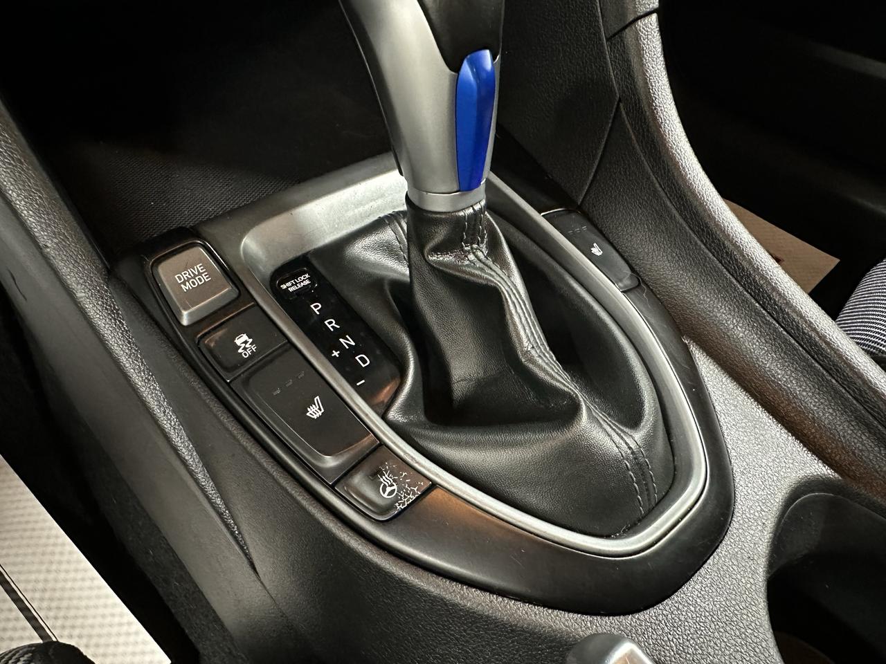 2019 Hyundai Veloster 2.0 GL Auto Photo9