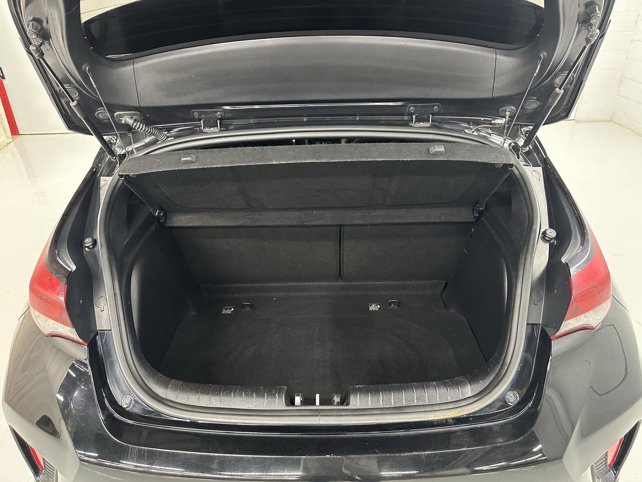 2019 Hyundai Veloster 2.0 GL Auto Photo18
