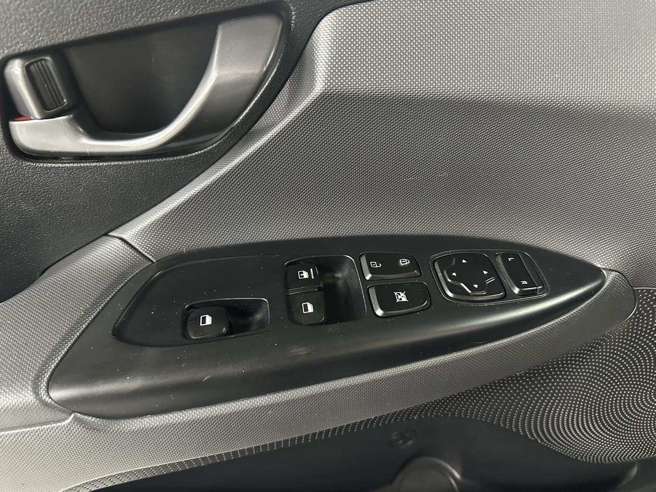 2019 Hyundai Veloster 2.0 GL Auto Photo35