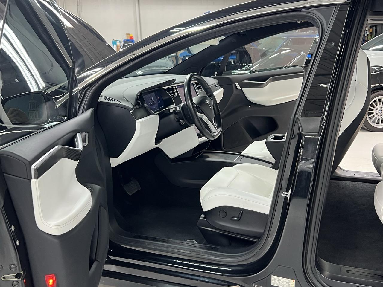 2018 Tesla Model X 75D Photo