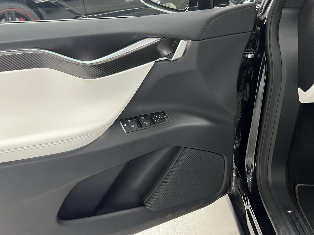 2018 Tesla Model X 75D Photo