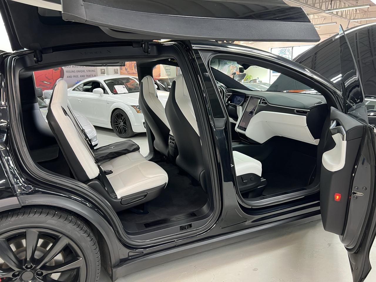 2018 Tesla Model X 75D Photo