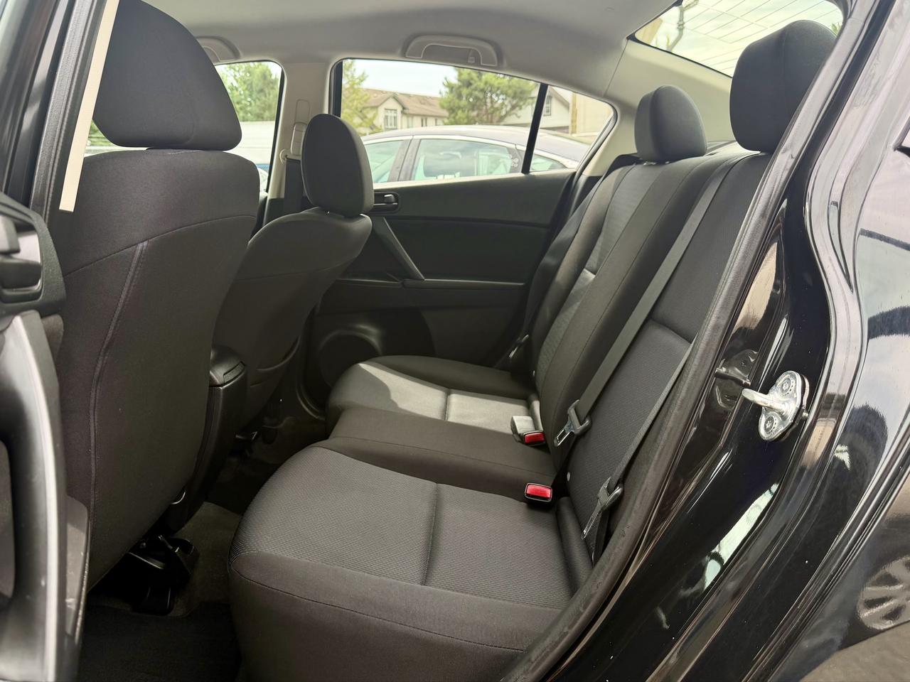 2011 Mazda MAZDA3 FINANCING AVAILABLE Photo14