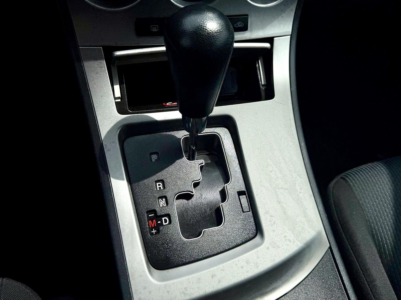 2011 Mazda MAZDA3 FINANCING AVAILABLE Photo12