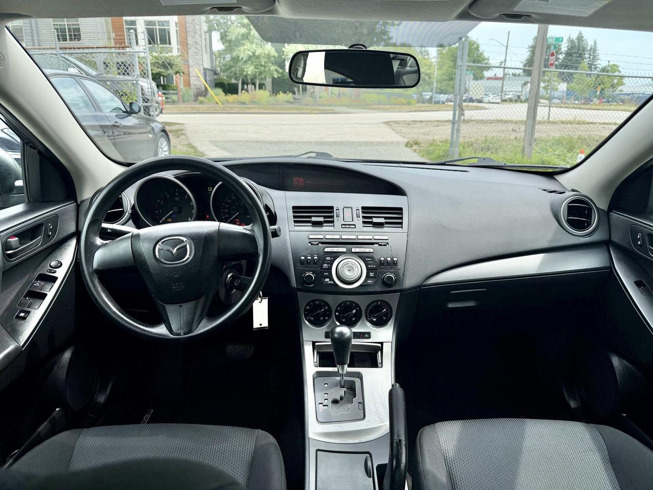 2011 Mazda MAZDA3 FINANCING AVAILABLE Photo10