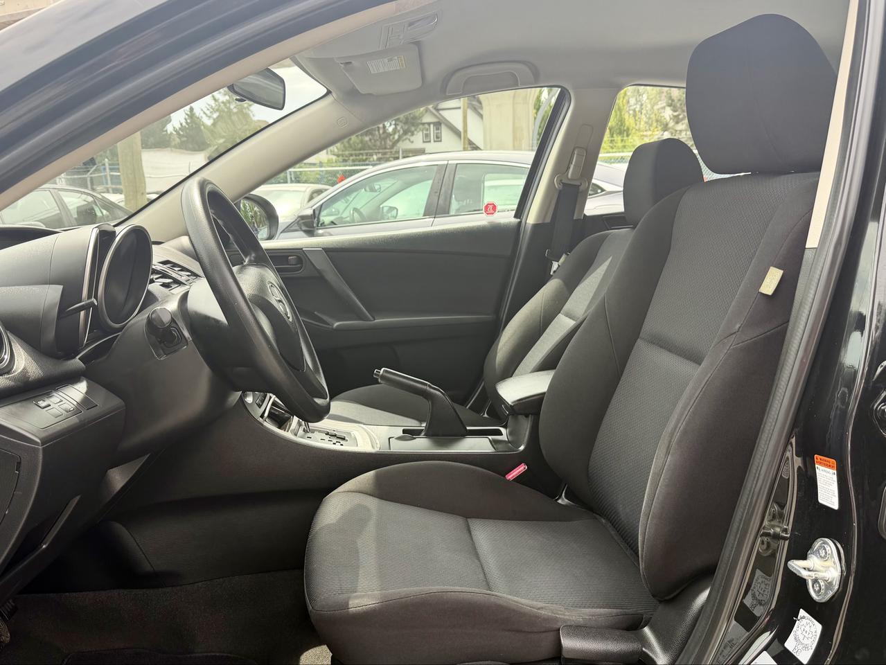 2011 Mazda MAZDA3 FINANCING AVAILABLE Photo9