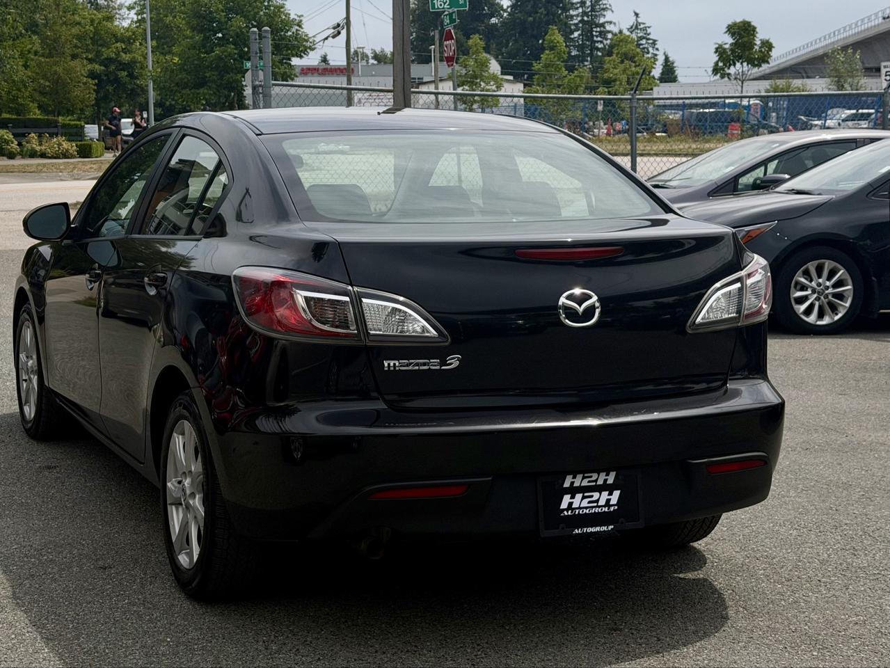 2011 Mazda MAZDA3 FINANCING AVAILABLE Photo7