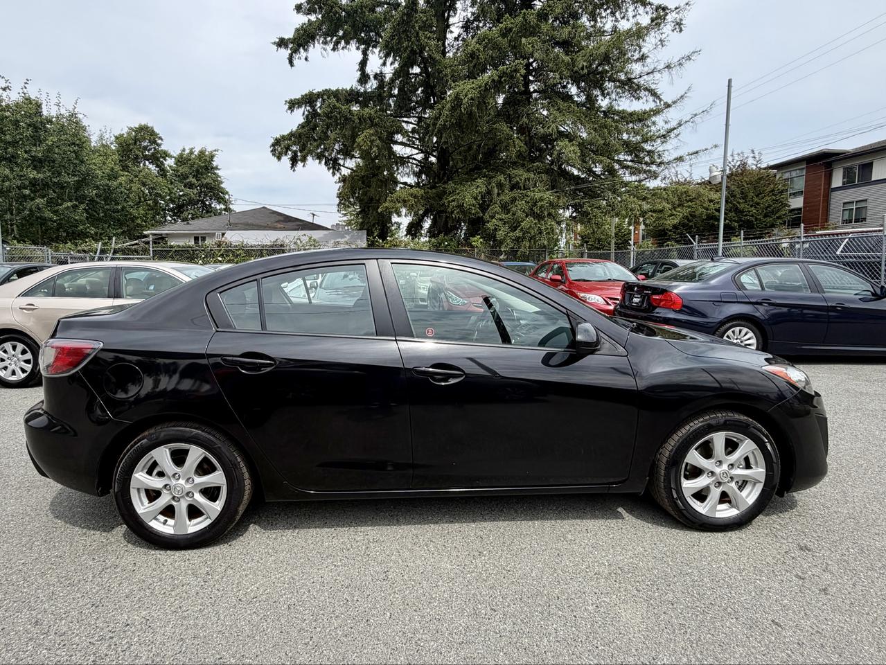 2011 Mazda MAZDA3 FINANCING AVAILABLE Photo4