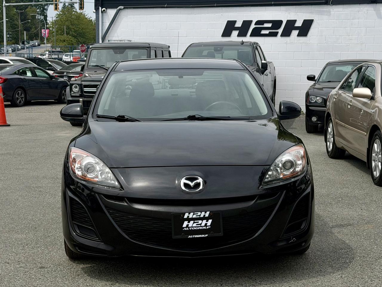 2011 Mazda MAZDA3 FINANCING AVAILABLE Photo2