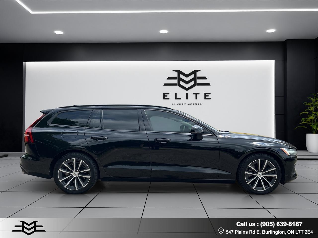 2022 Volvo V60 T6 AWD Momentum - Navigation - Leather !!! Photo