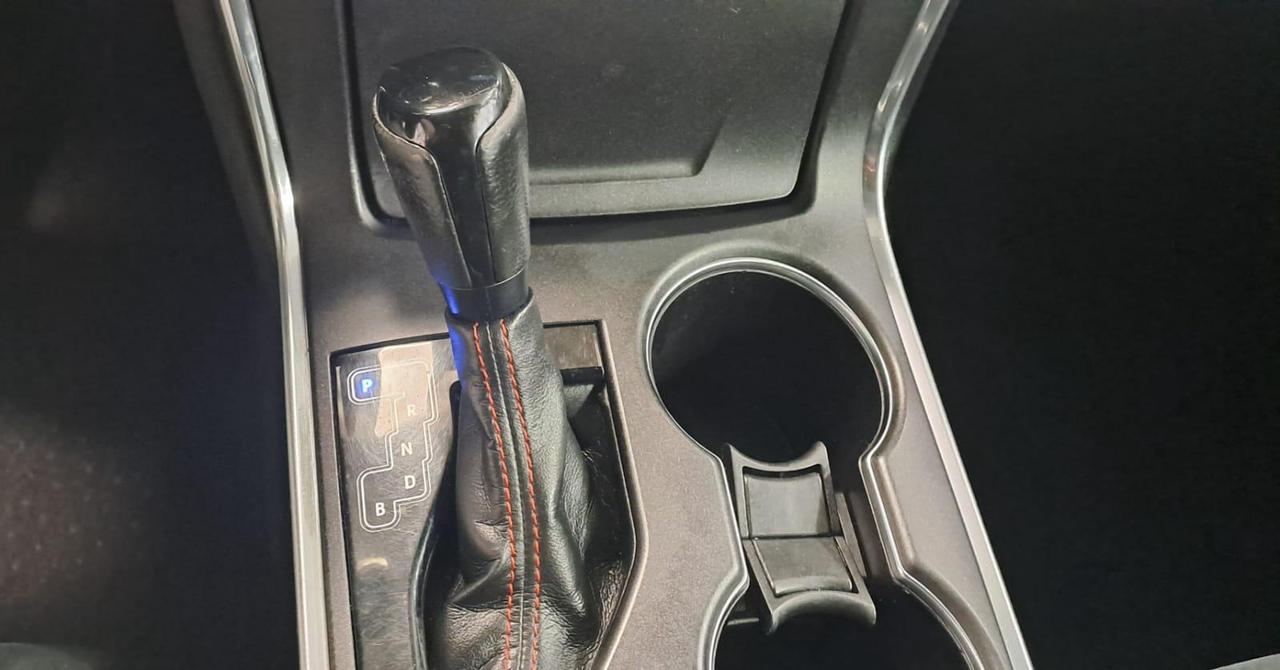 2017 Toyota Camry 4dr Sdn SE, 10 DEALER SERVICE RECORD Photo