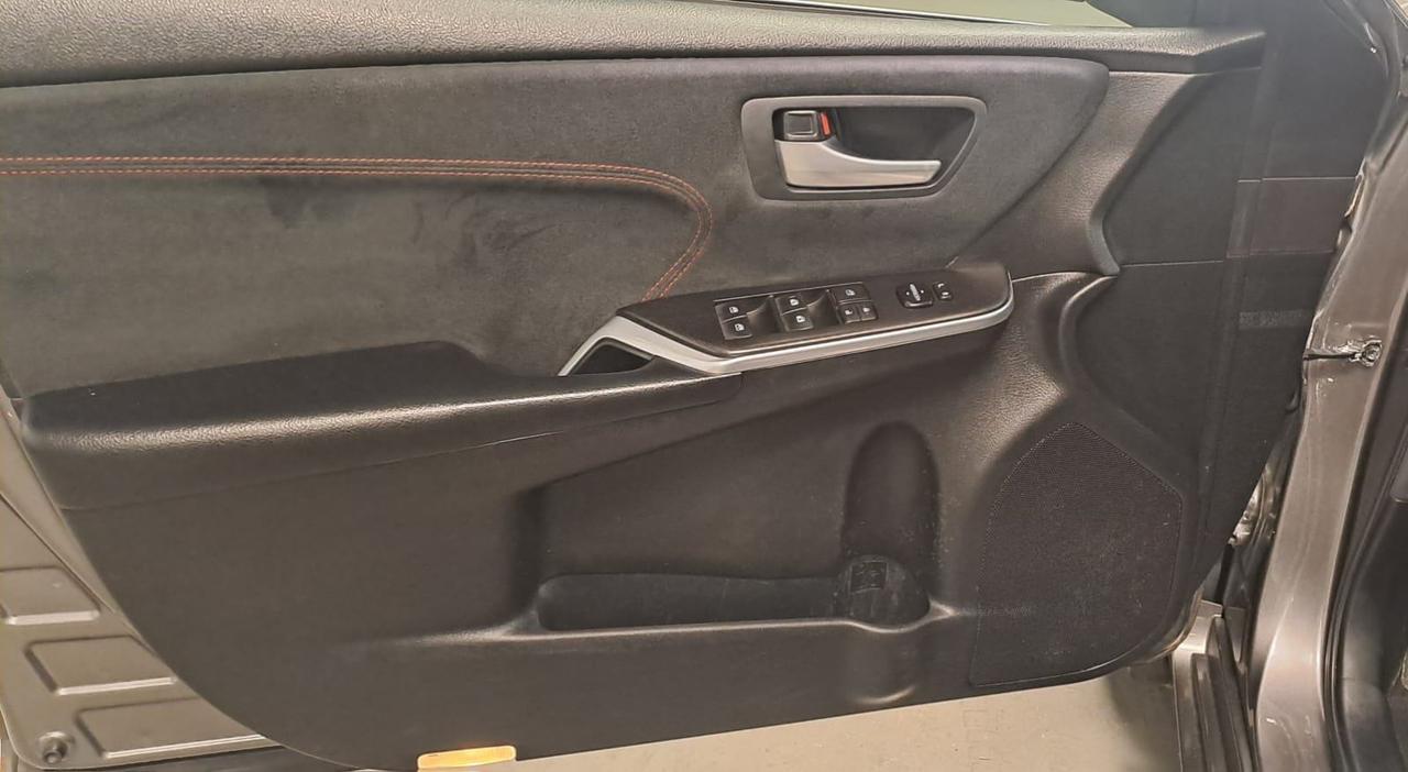 2017 Toyota Camry 4dr Sdn SE, 10 DEALER SERVICE RECORD Photo