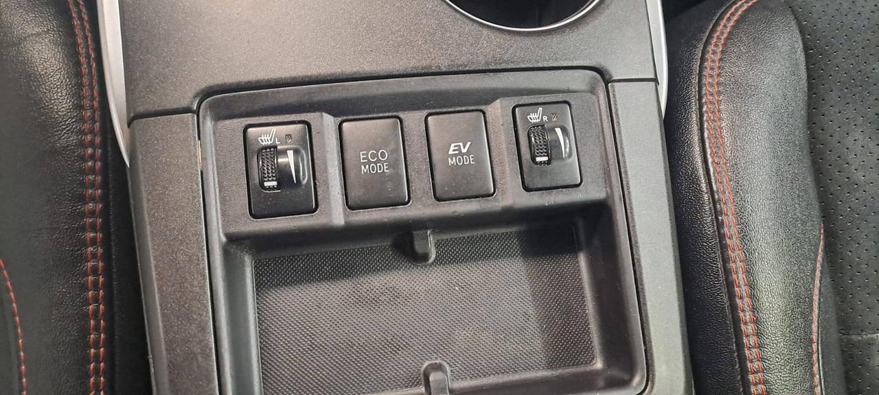 2017 Toyota Camry 4dr Sdn SE, 10 DEALER SERVICE RECORD Photo