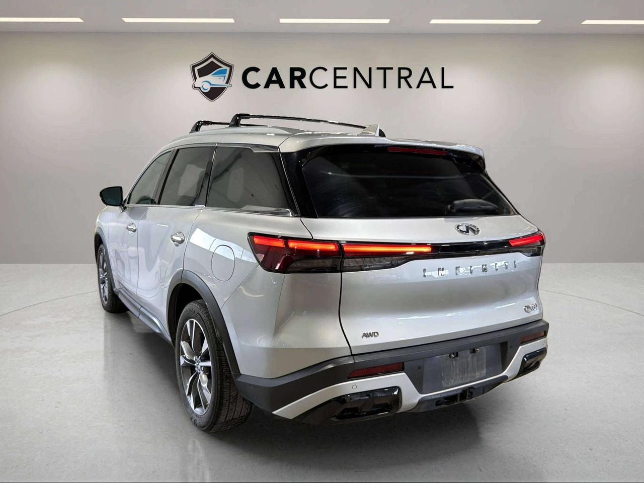 2023 Infiniti QX60 LUXE | CLEAN CARFAX | PANO | ADAP CRUISE | STARTER Photo