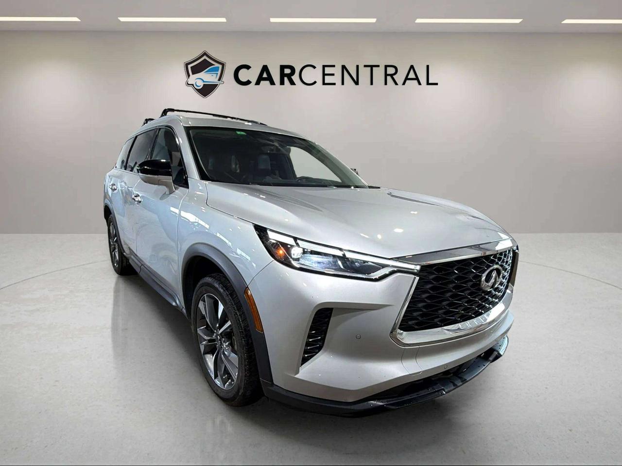 2023 Infiniti QX60 LUXE | CLEAN CARFAX | PANO | ADAP CRUISE | STARTER Photo