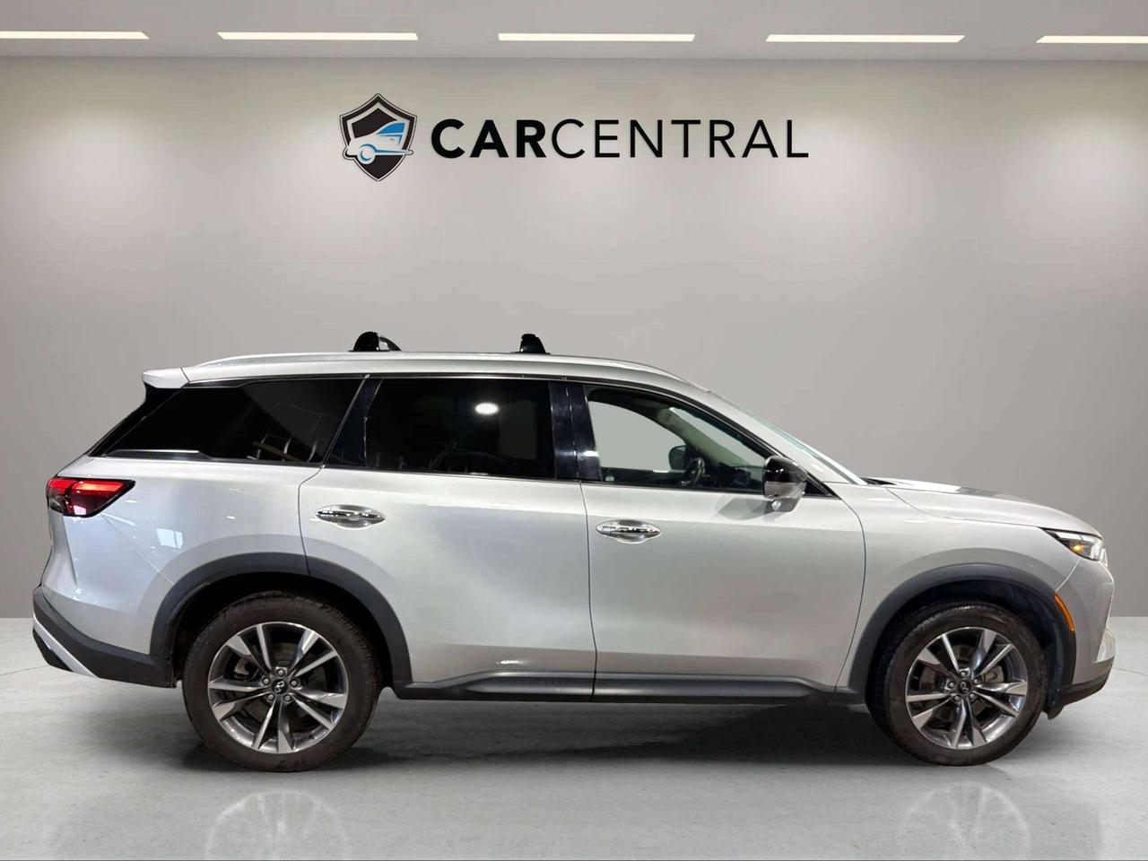 2023 Infiniti QX60 LUXE | CLEAN CARFAX | PANO | ADAP CRUISE | STARTER Photo