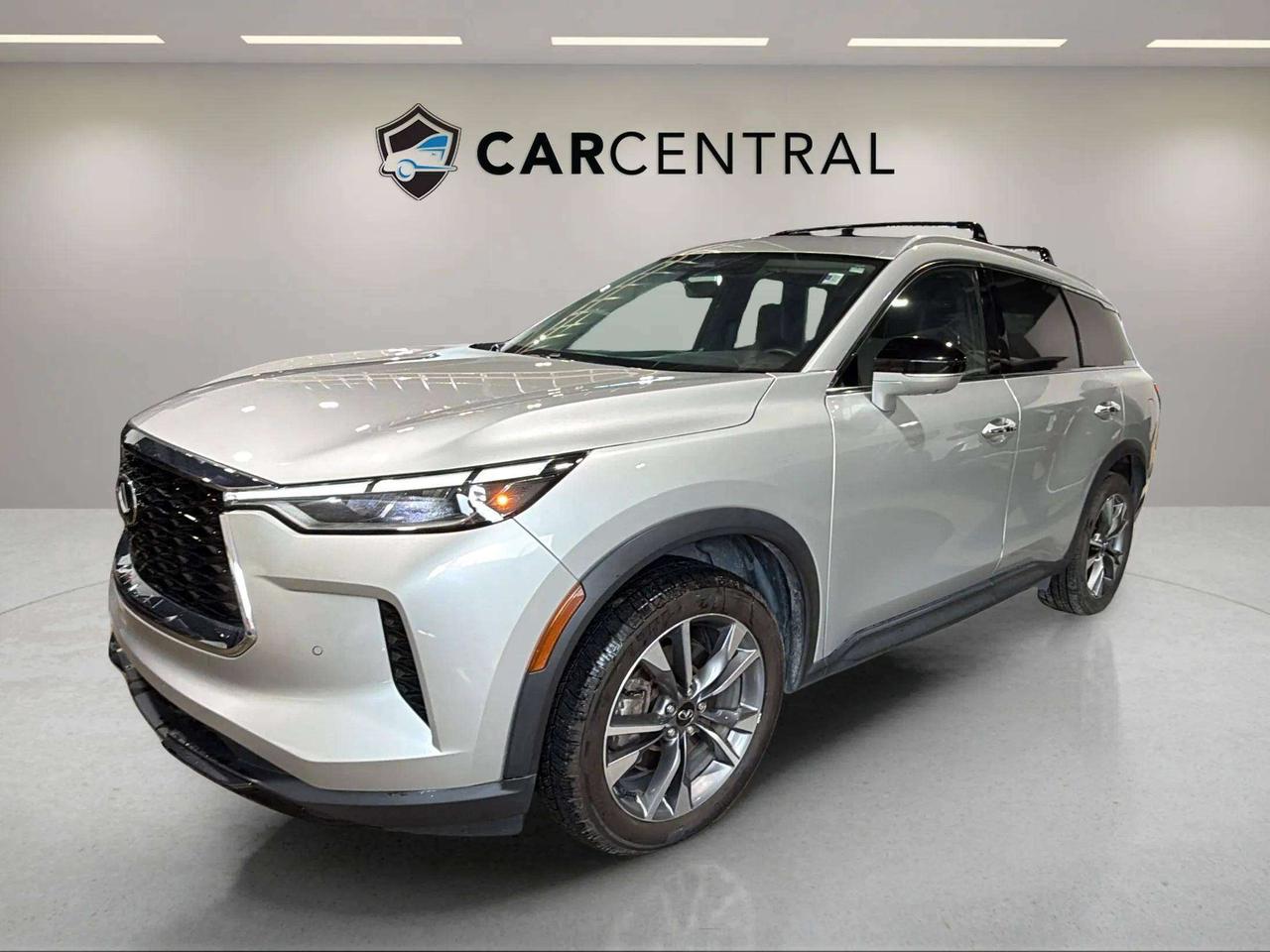 2023 Infiniti QX60 LUXE | CLEAN CARFAX | PANO | ADAP CRUISE | STARTER Photo0