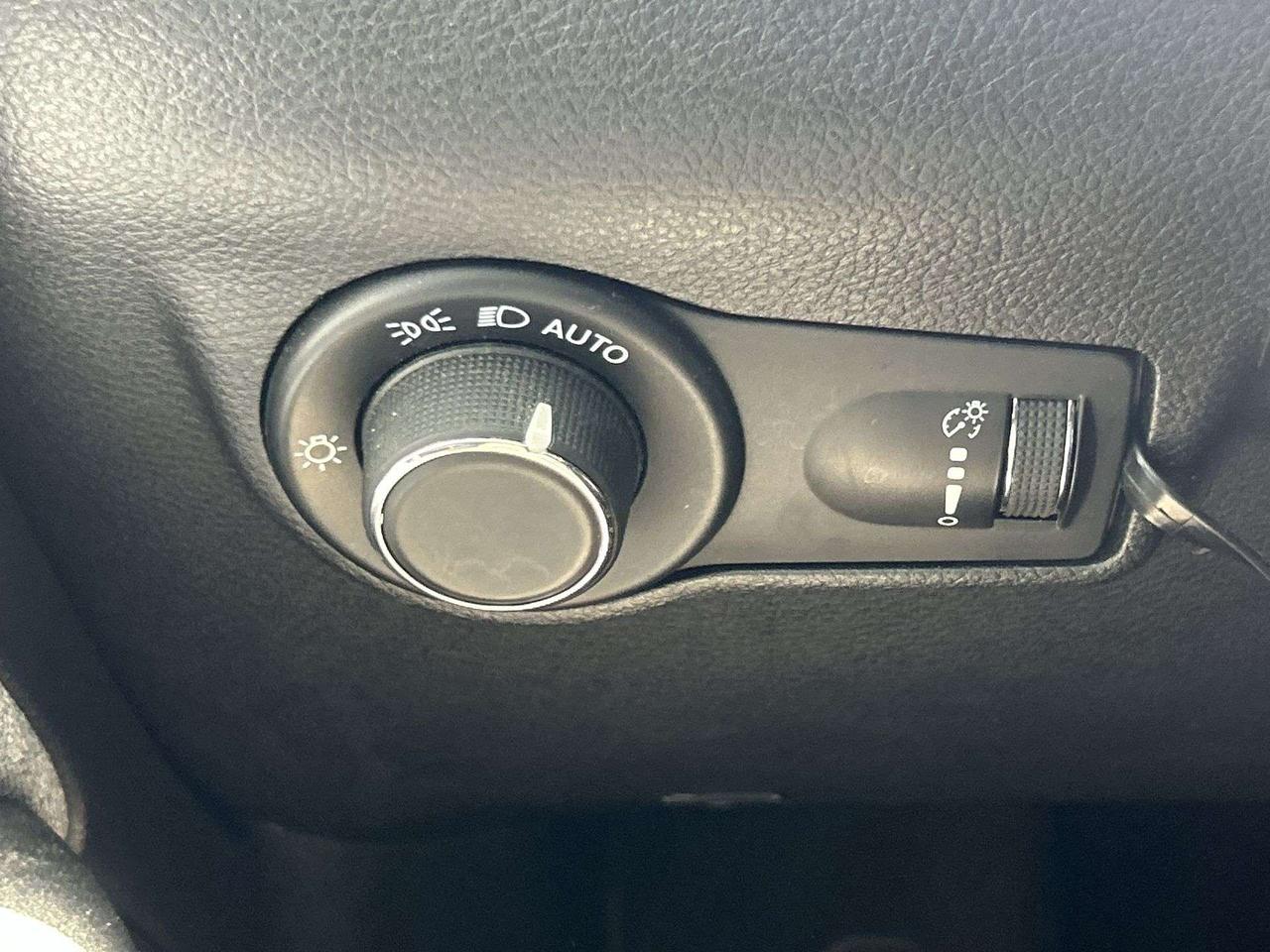 2022 Jeep Compass SPORT | ONLY 56,000KMS! |HTD SEATS | CARPLAY | A/C Photo