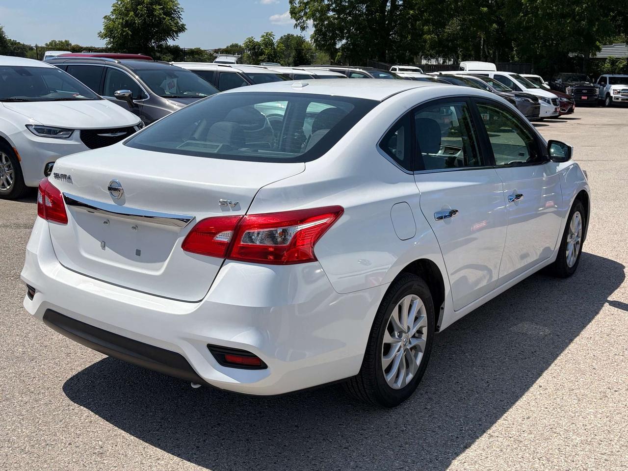 2018 Nissan Sentra SV, HEATED SEATS, BACK UP CAMERA! Photo